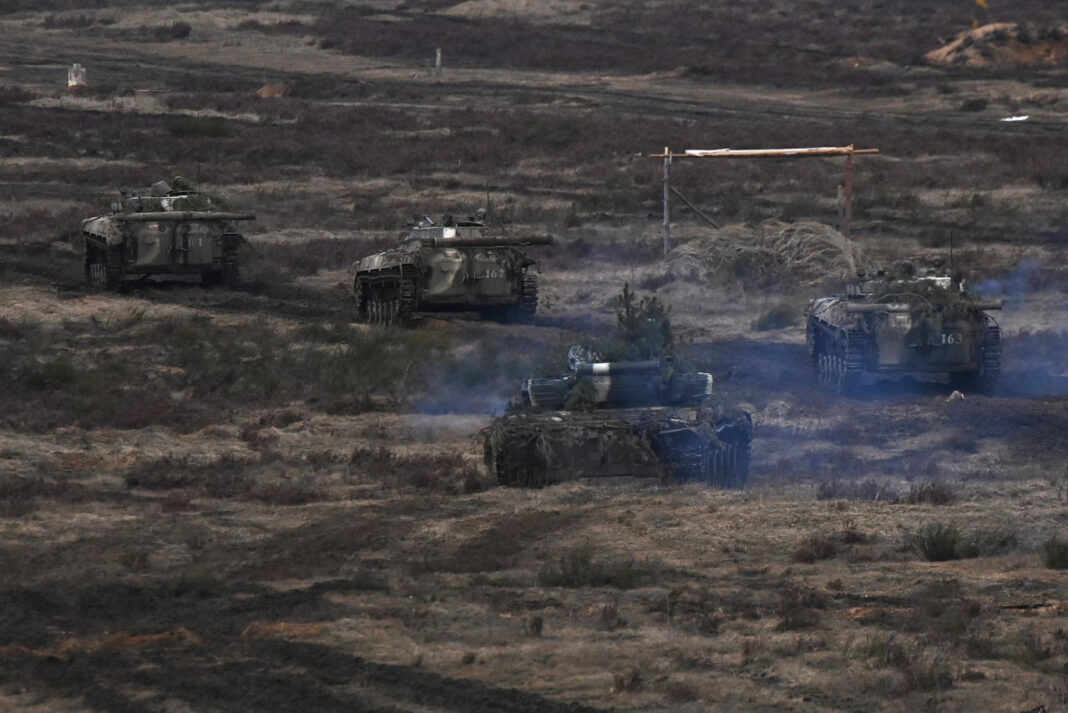 Napetost raste – Bjelorusija rasporedila tenkove blizu svoje granice s NATO-om