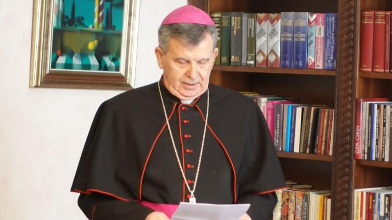 Ugledaj se Čoviću na njega. Mons. Tomo Vukšić mjesto božićnog prijema poklonio 2.000 obroka narodnim kuhinjama