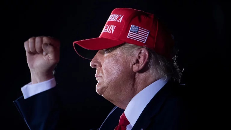 Uspaničeni Trump prijeti Iranu da će im najveće gradove sravniti sa zemljom
