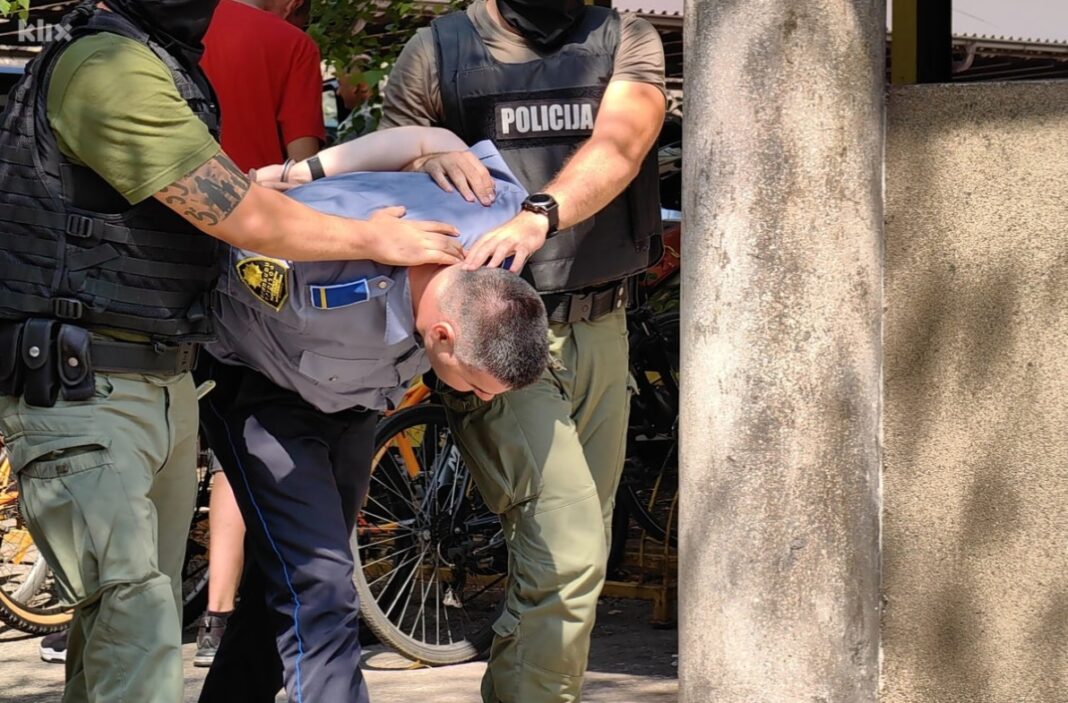 DERI MIŠKO!!! – Uhićeno 16 policijskih službenika PU Kakanj