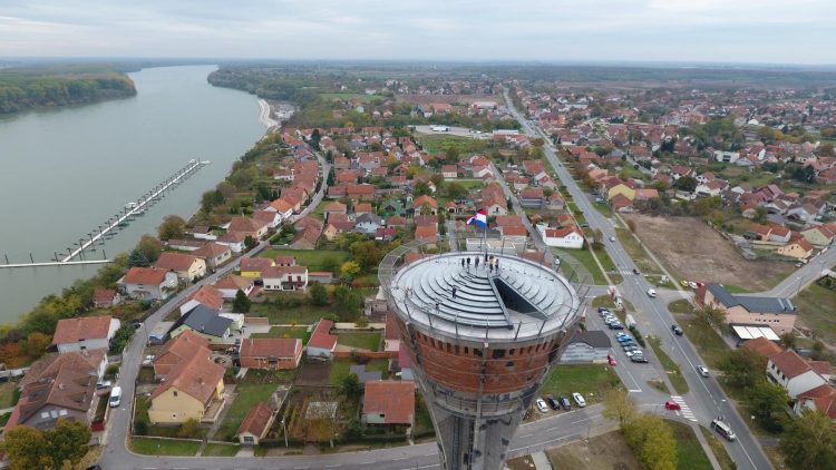 Ukinuta dvojezičnost u Vukovaru – Hrvatski je to Grad i u njemu se piše latiničnim pismom!