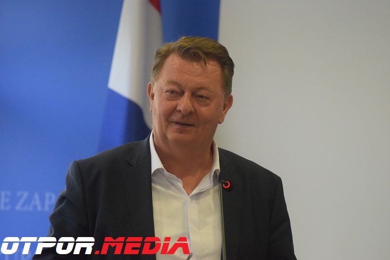 Zdenko Ćosić odlazi u Dom naroda Parlamentarne skupštine BiH da bude uz “bok, bok” svoga predsjednika Dragana Čovića