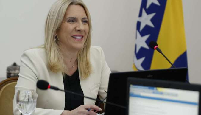 “Tupača na kvadrat” – Članica Predsjedništva BiH Željka Cvijanović čestitala Novu godinu samo građanima RS-a