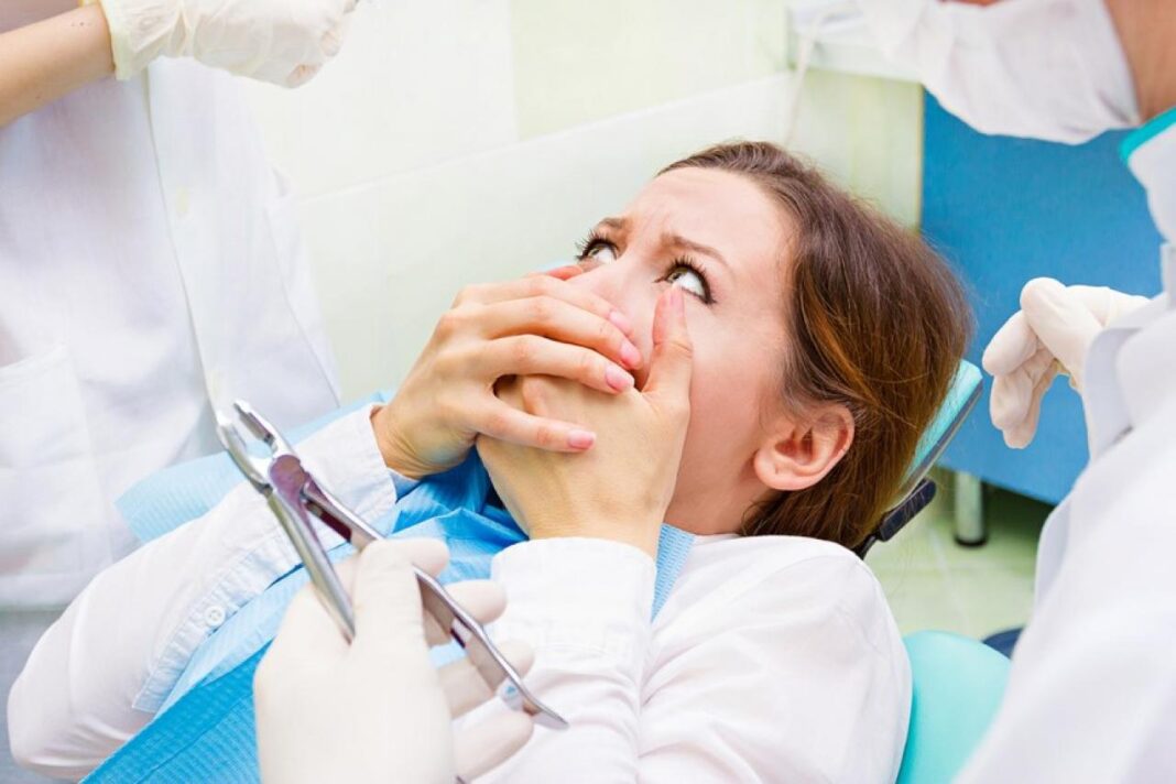 Žena umrla nakon vađenja zuba, uhićen zubar i medicinska sestra koja je imala školi krojačice
