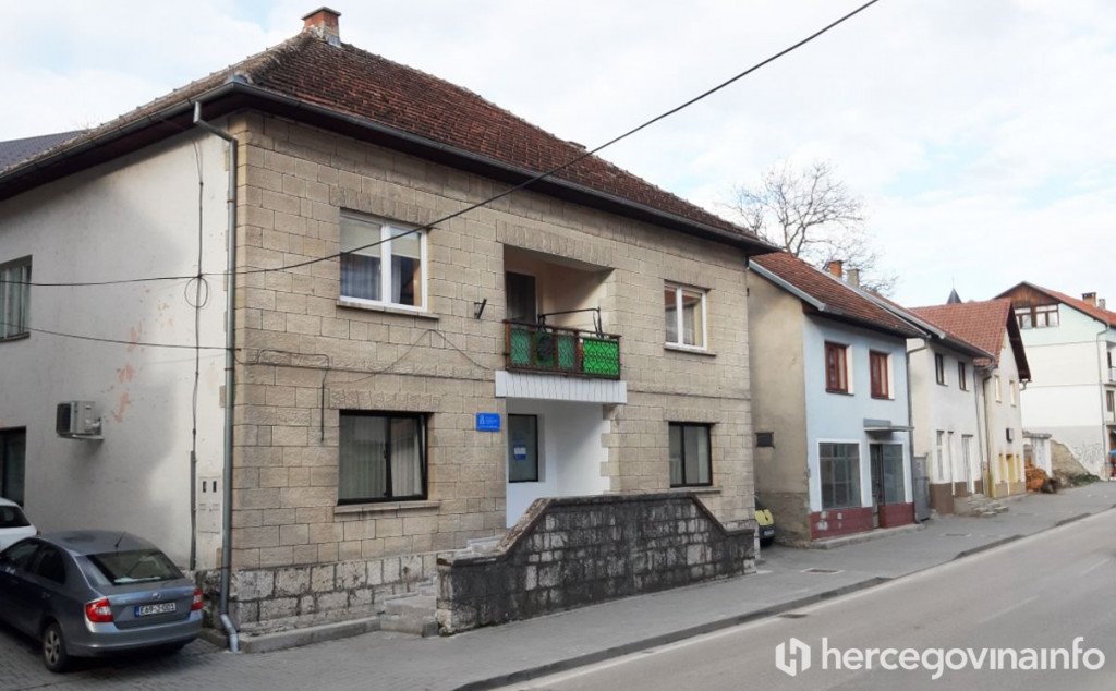 “Snalažljiva” mladež HDZ BiH prodala Radi Bošnjaku trošni dio prizemlja kuće u Prozoru za 257 tisuća maraka!