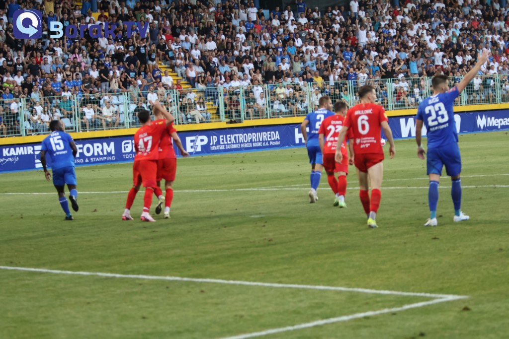 Velež dominirao na novom travnjaku Pecare