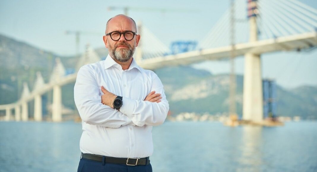 U BIH bi dobio “Večernjakov pečat” – Uhićeni HDZ-ov bivši šef Cesta primao 4889 eura plaće. Ima pet stanova, kuću..