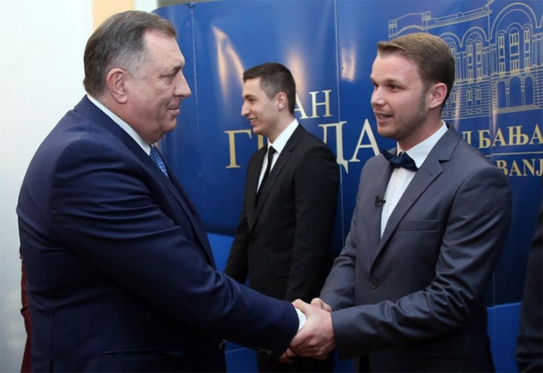 LJUBAV NA SRPSKI- Stanivuković u jedan video skupio sve uvrede i psovke koje mu je javno uputio Dodik