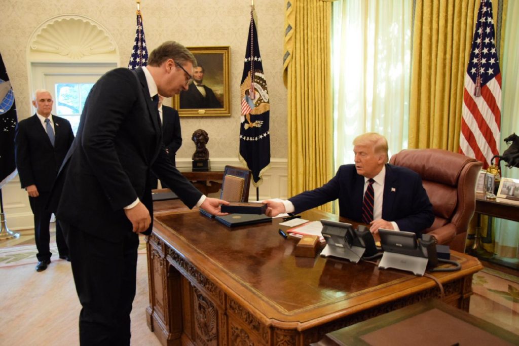 Je li Trump junior došao u Srbiju po kemijsku što mu je ćaća da Vučiću ili?