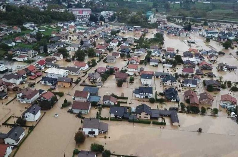 Kiseljak u potpunosti pod vodom, upućen apel stanovništvu da ne napuštaju domove
