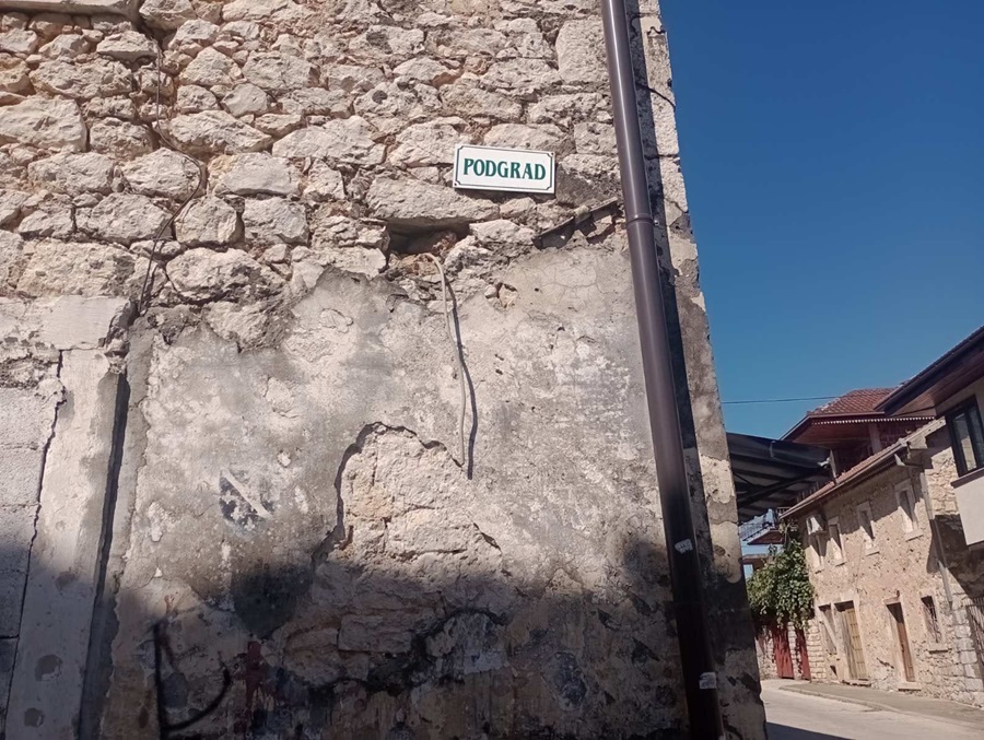 SLUŽBENE I NESLUŽBENE ULICE Stolačka vlast ne uklanja stare nazive ulica, turisti zbunjeni