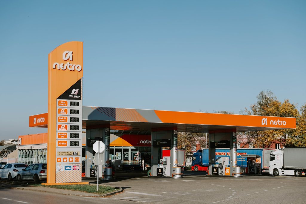 MOMCI SE MALO ZAIGRALI – „Nestro Petrol“ se žalio jer je pobijedio na natječaju!