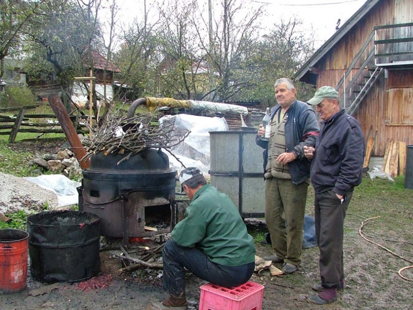 Što je metanol i kako dospijeva u piće?