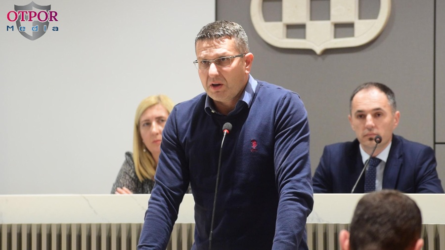 VIDEO: “Najaktivniji” HDZ-ovac u Skupštini ŽZH Ivica Pavković zabrinut za težinu školskih torbi!