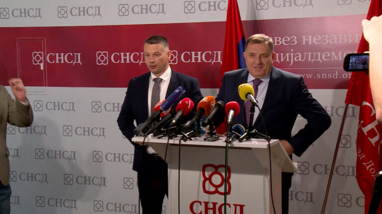 AKTUALIZIRANA SNIMKA – Milorad Dodik drukao Nenada Nešića, a sad mu se pravi kao prijatelj i brani ga