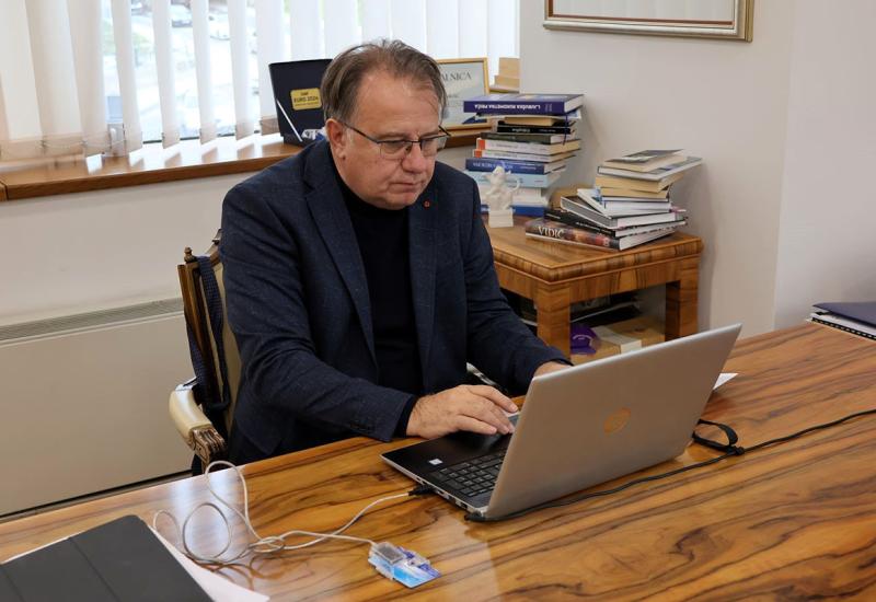 Premijer Nikšić na petak 13. ozvaničio upotrebu digitalnog potpisa u Vladi Federacije BiH