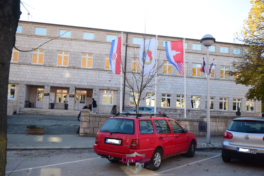 Kako je općina Posušje nagomilala dugove u nepoznatoj valuti i što planira s njima?