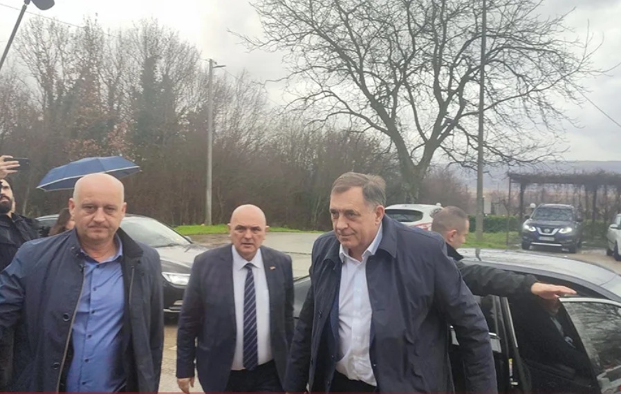 Sastali se cigani “Kod Cige” da raspravljaju o budućnost BiH. Brzo se pojelo i popilo!