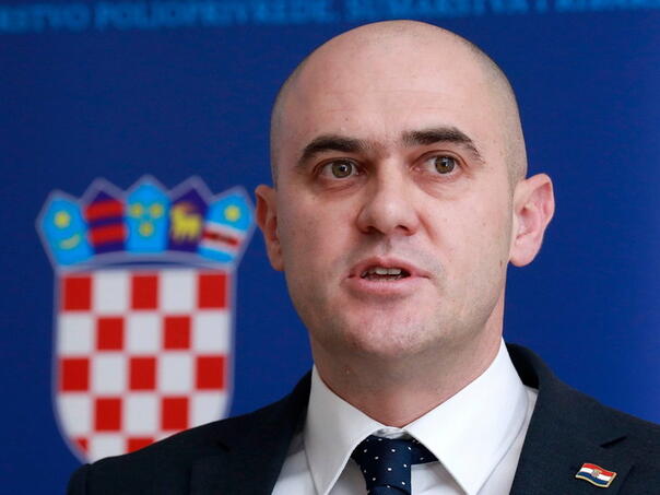 Ministar Dabro nije mogao spavati i u jedan sat iza ponoći ostavku objavio na svom Facebook