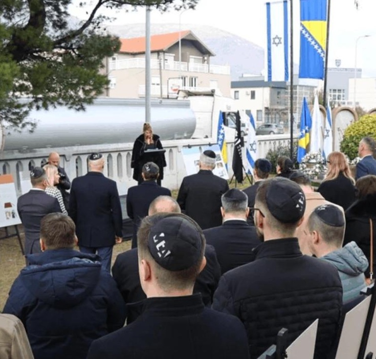 Logotip na kapici i politički dogovori: Je li Holokaust instrumentaliziran u Mostaru?