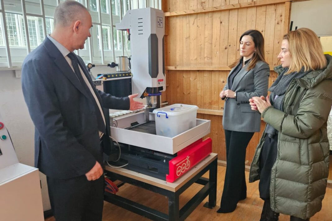 Opremanje kabineta u strukovnim školama Županije Zapadnohercegovačke