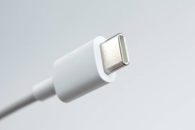 Od danas u EU velika promjena oko punjača koji moraju biti kompatibilni s USB-C priključcima