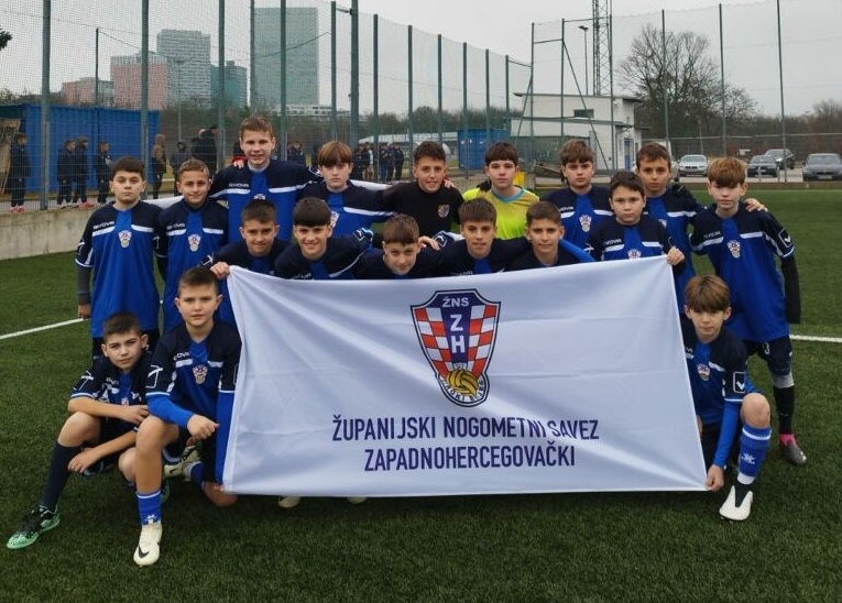 Mladih nogometaša iz ŽZH gostovali na međunarodnom malonogometnom turniru u Beču, kući se vratili s dva zlata i srebrom