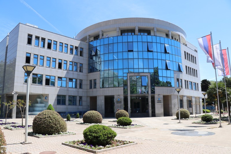 Planirali dobit od 46, a završili u minusu od 30 milijuna KM, direktor za milju sebi sredio novi namještaj
