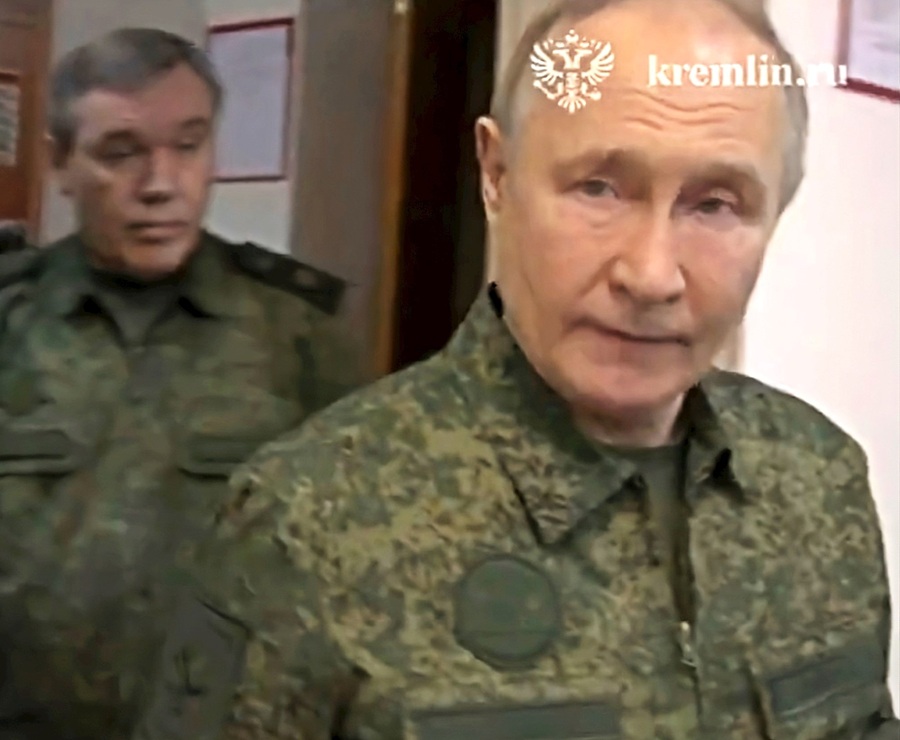 Putin u ratnoj uniformi se iznenada pojavio u Kursku. “Postavio je zadatak vojsci”
