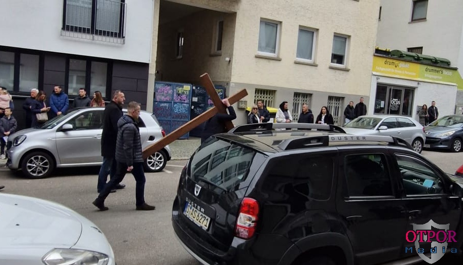 VIDEO: Veliki broj katolika iz BiH sudjelovao u Pobožnosti križnog puta u Stuttgartu