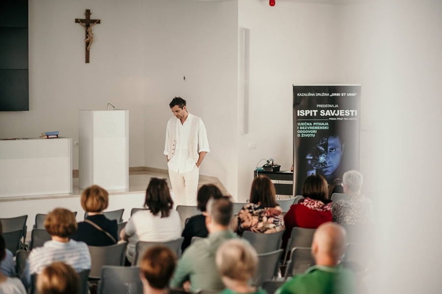 Monodrama „Ispit savjesti“ Roberta Kurbaše izvedena u Širokom Brijegu