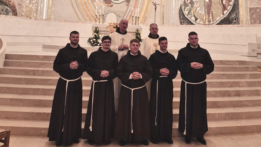 Patrik, Ivan, Matija, Dominik i Filip obukli franjevački habit i započeli svoj duhovni put