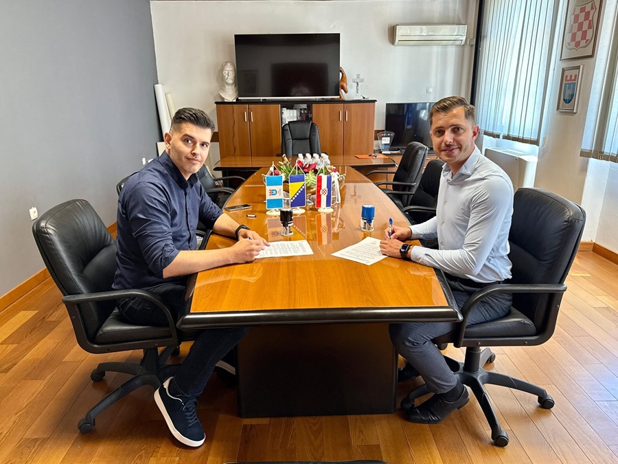 Potpisani ugovori o sufinanciranju projekata utopljavanja područnih škola u Mokrom i Jarama
