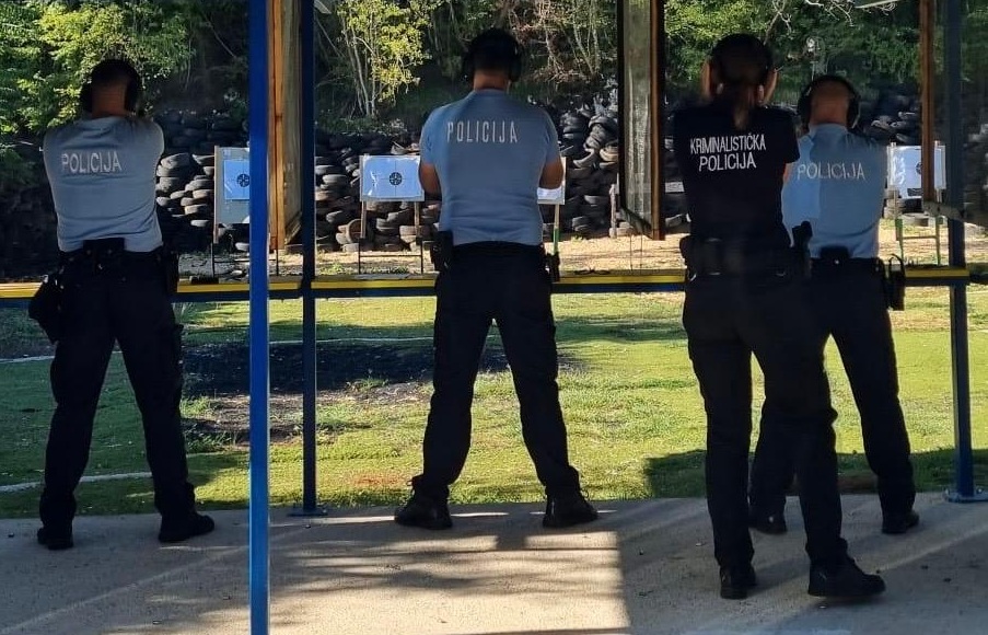Obuka u Širokom Brijegu: policajci ŽZH uvježbavali preciznost i reakciju
