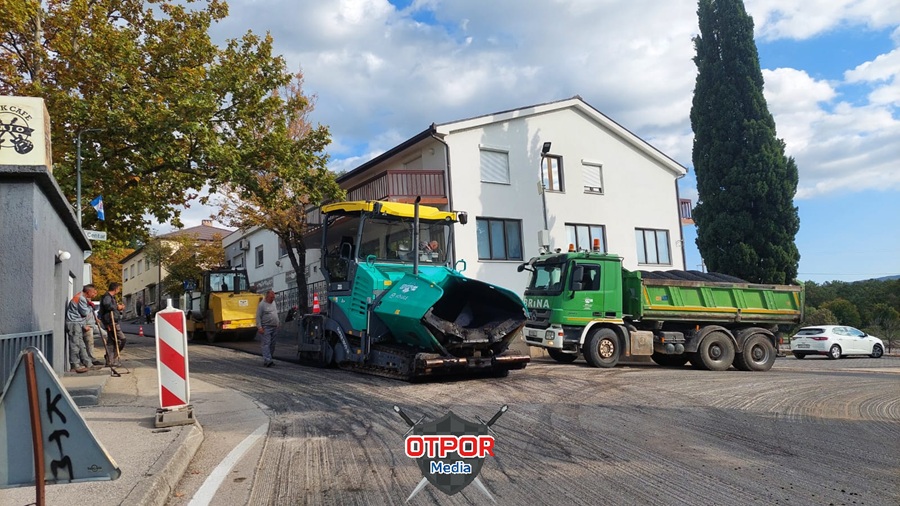 OPREZ!!! Počelo veliko asfaltiranje niz Brig: Uređena prometnica do Crkve već blista!