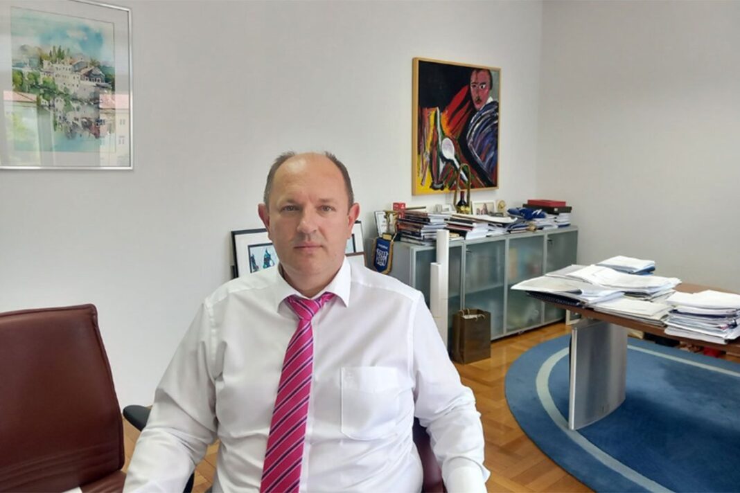Direktor Elektroprivrede RS tvrdi: pokušali me kupiti za 500.000 KM radi solarnog projekta