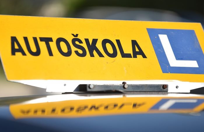 Minimalno 100 KM za prolaz: Kako su se kupovale vozačke dozvole u Sarajevu