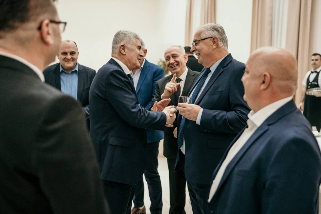 Kako HDZ BiH u Širokom Brijegu slavi svoje utemeljenje bez živih roditelja