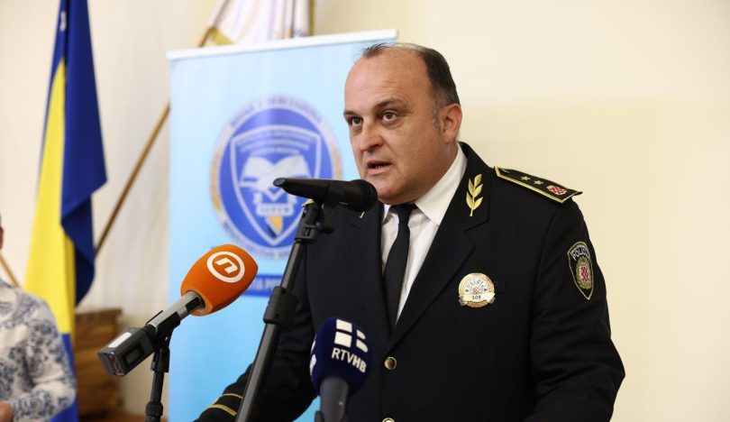 Vlada ŽZH oduzela čin i razriješila dužnosti komesara Ivana Brkića, pa mu isto ponovno dodijelila za sljedeće četverogodišnje razdoblje