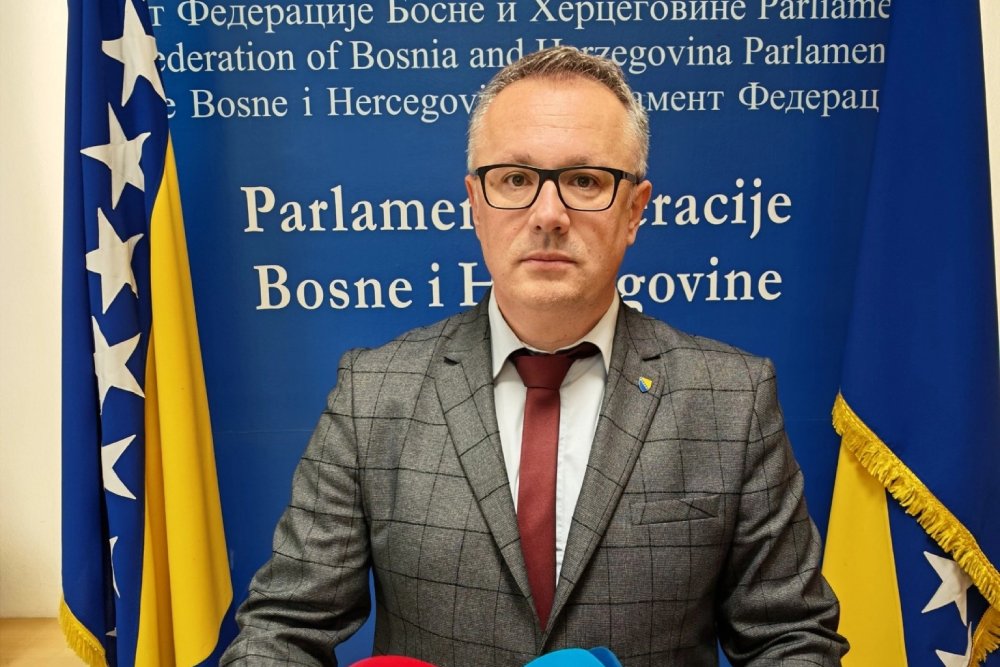 DEMANTIRA NAS SANEL KAJAN – Maloljetni sam dobrovoljac, a ne “studijski posmatrač”