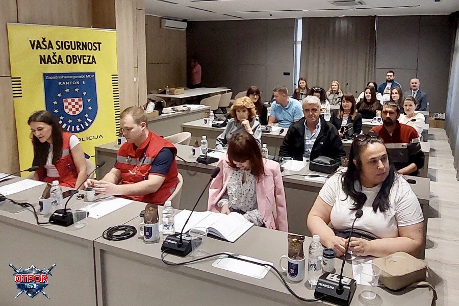 “Kava s policijom” u ŽZH: Građani i policija za istim stolom u borbi za sigurniju zajednicu!