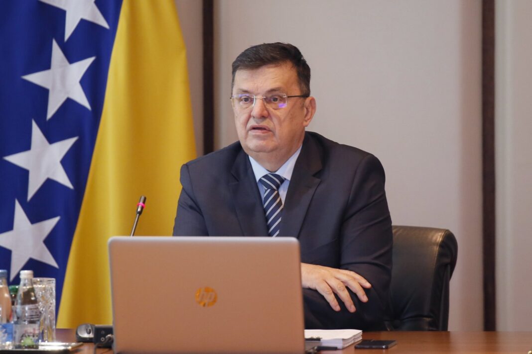 Crtanje natječaja, povjerljivi ugovori i zapošljavanje bez pravila: Državni revizori otkrili kaos u UNO BiH